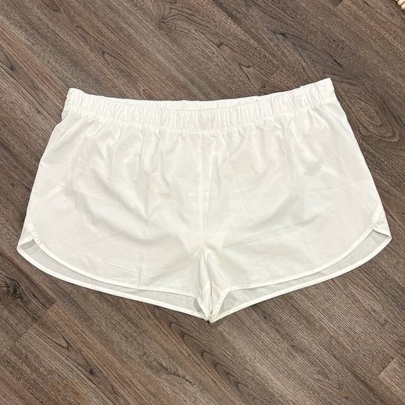 NWT 3X Old Navy Active White Shorts - Picture 1 of 6
